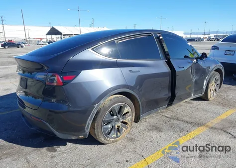 2024 Tesla Model Y Rwd z USA, uszkodzony, nr VIN 7SAYGDED2RF116545